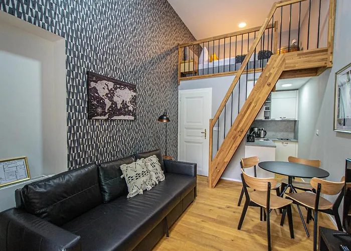 Main Train Station Apartment Close To The The Main Square!