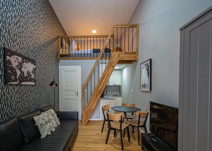 Main Train Station Apartment Close To The The Main Square!