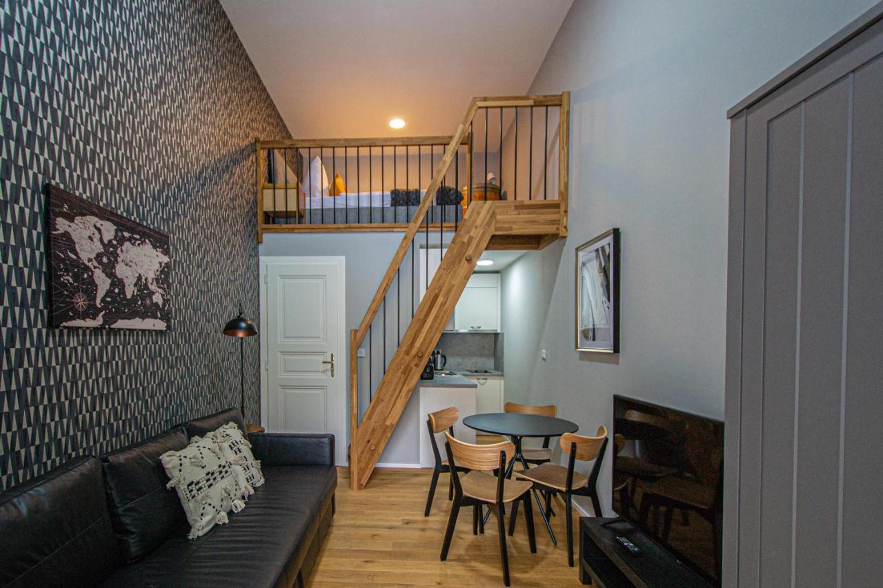 Main Train Station Close To The The Main Square! Apartamento